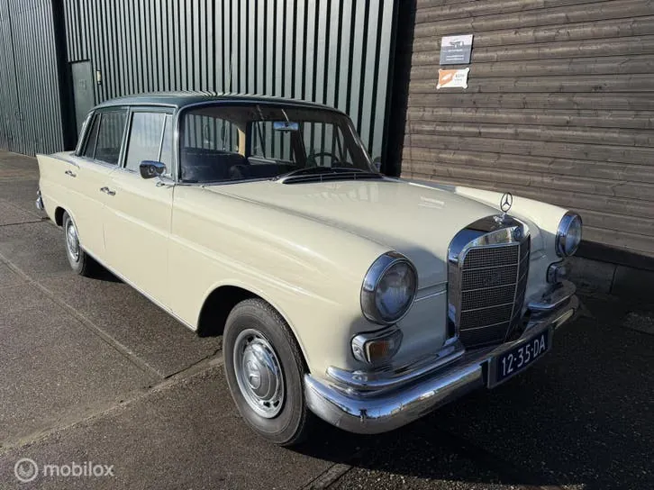 Mercedes-Benz 200 D