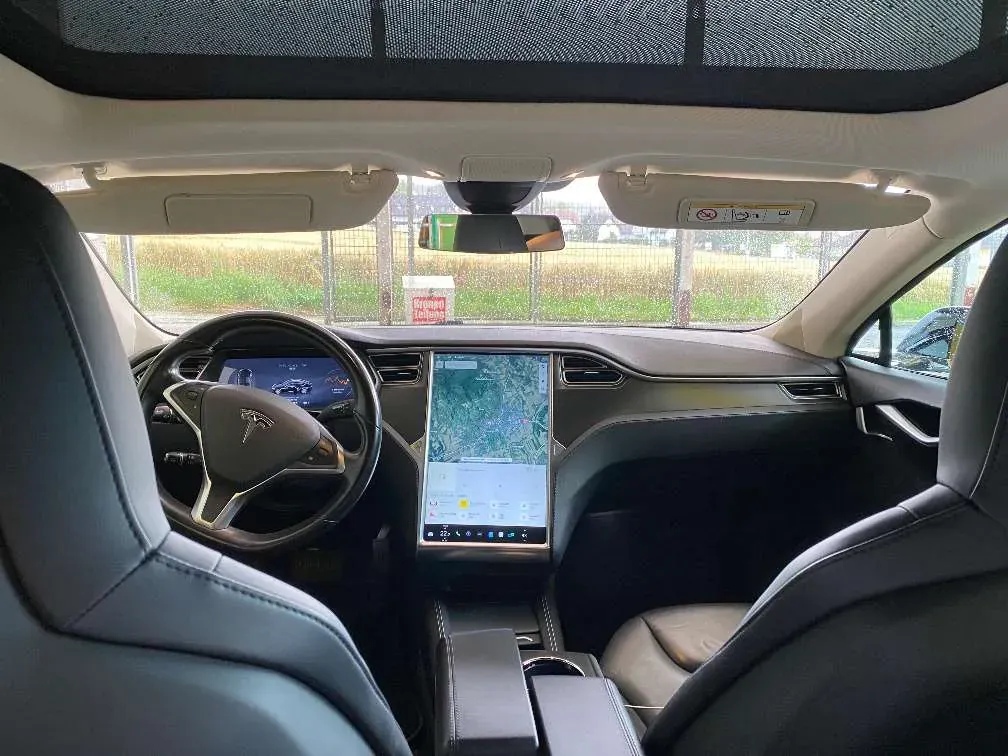 Tesla Model S 2015 photo 2