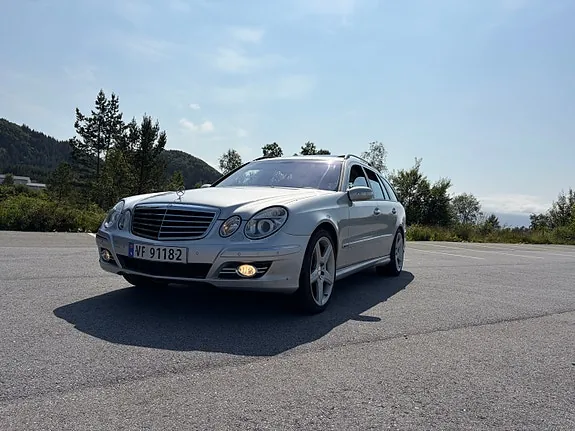 Mercedes-Benz E280 2004 photo 2