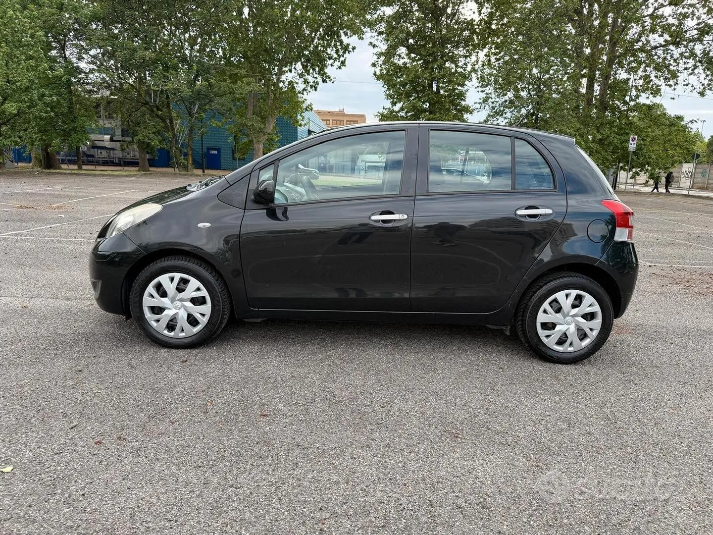 Toyota Yaris 2011 photo 4