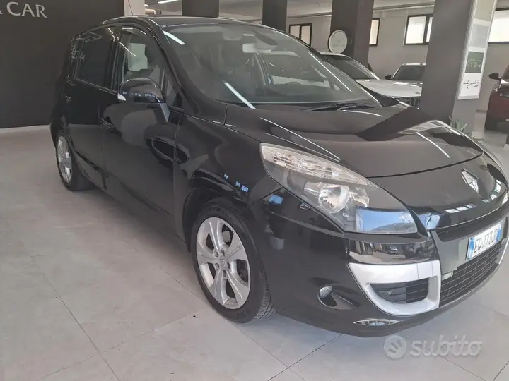 Renault Scenic 2011 photo 2