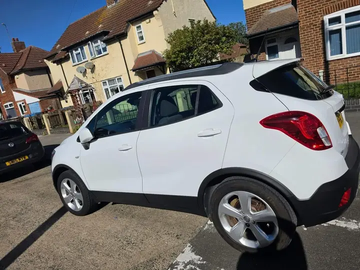 Vauxhall Mokka 2013 photo 2