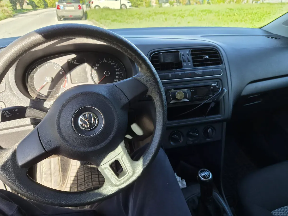 Volkswagen Polo 2011 photo 3