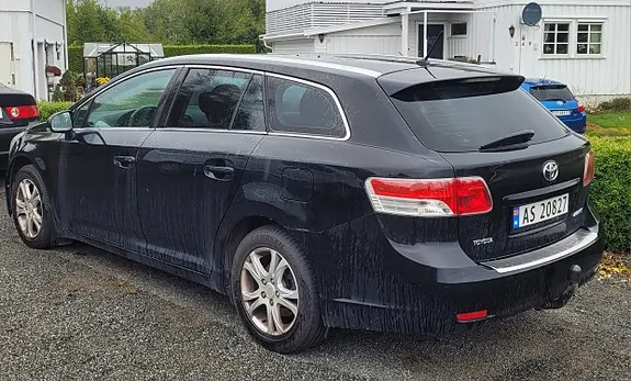 Toyota Avensis 2009 photo 2