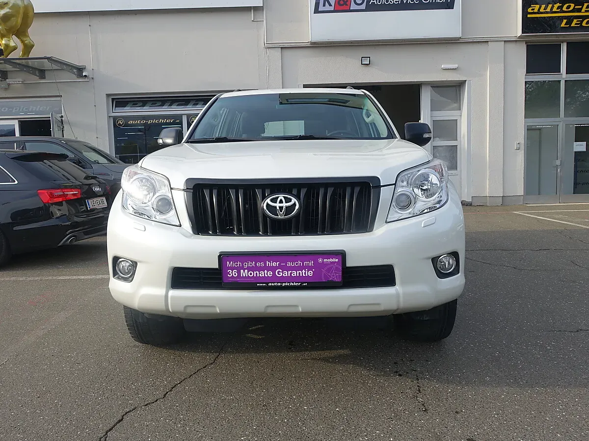 Toyota Land Cruiser 2010 photo 2