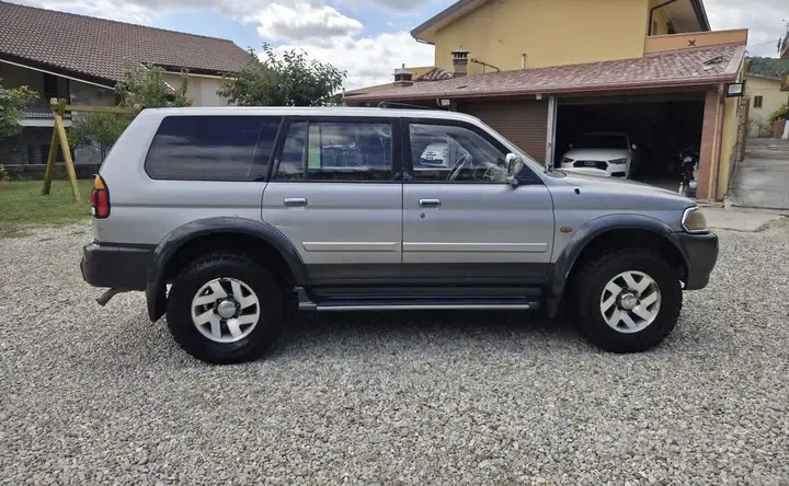 Mitsubishi Pajero Sport 2000 photo 2