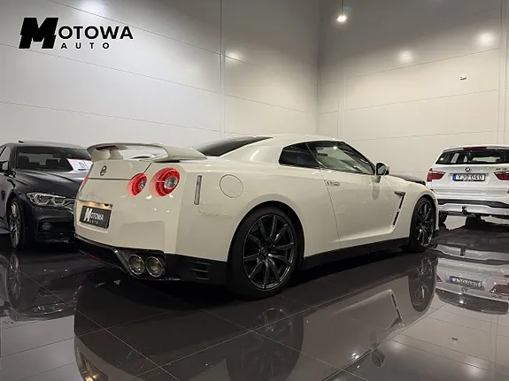 Nissan Gt-R 2015 photo 2