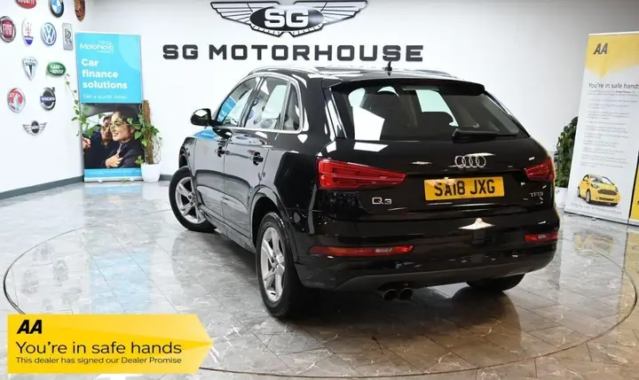 Audi Q3 2018 photo 2