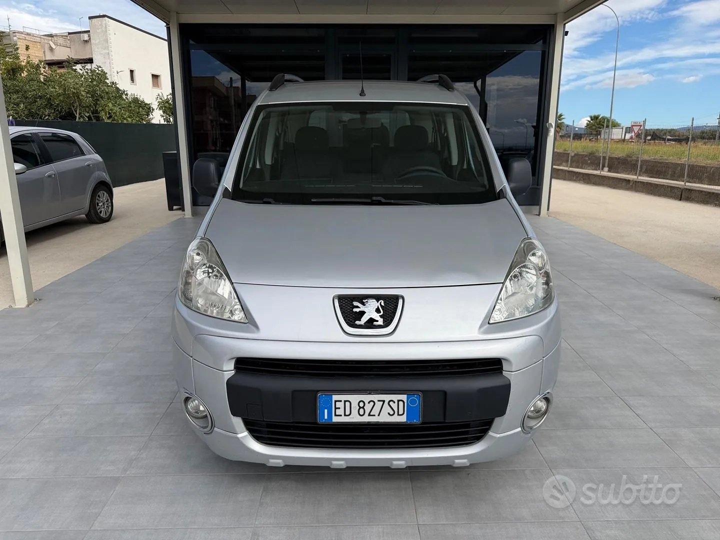 Peugeot Partner 2010 photo 2