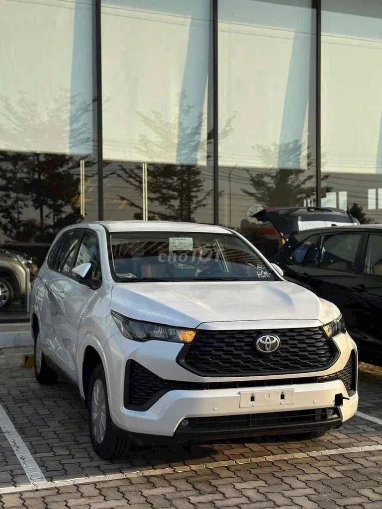 Toyota Innova Cross 2026 photo 2