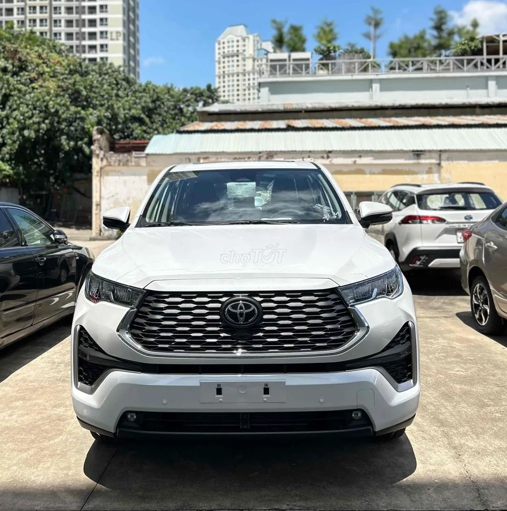 Toyota Innova Cross