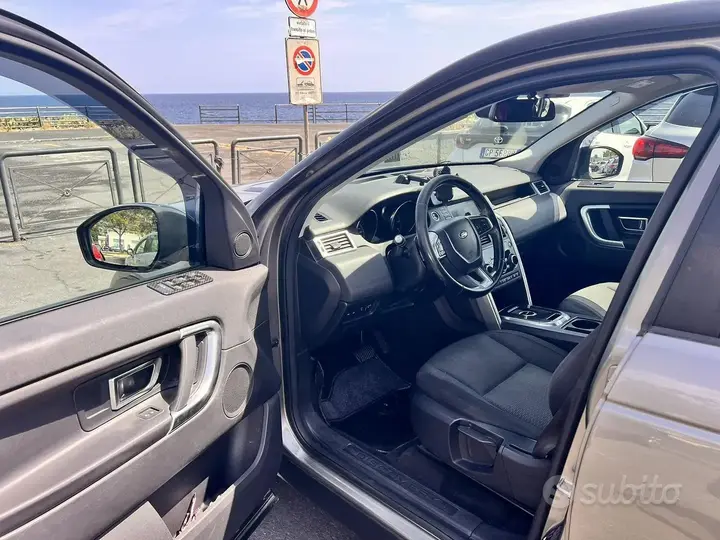 Land Rover Discovery Sport 2017 photo 3