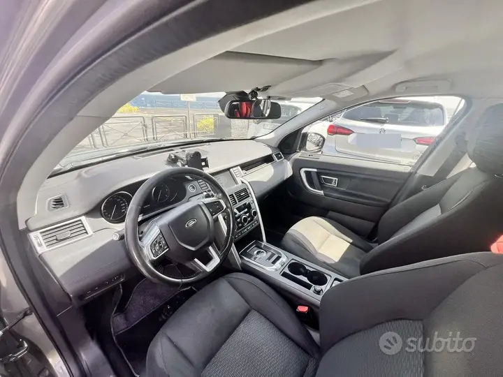 Land Rover Discovery Sport 2017 photo 2
