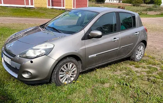 Renault Clio 2012 photo 2