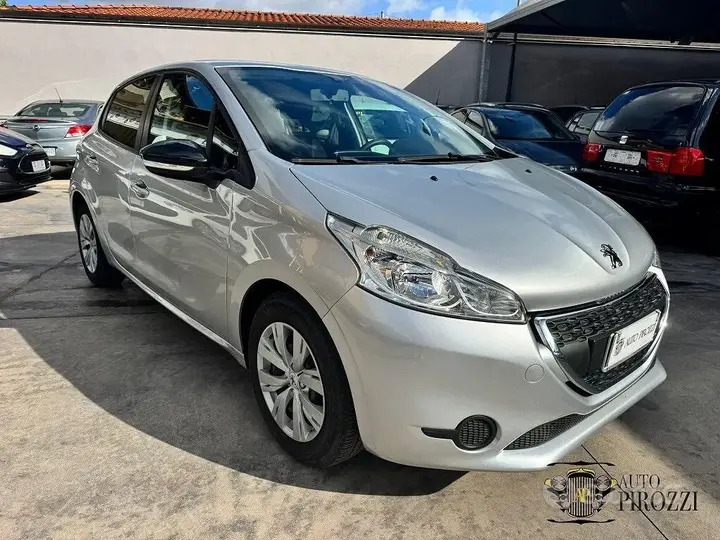 Peugeot 208 2015 photo 3