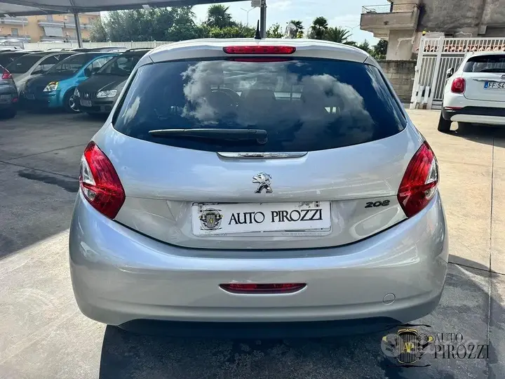 Peugeot 208 2015 photo 5