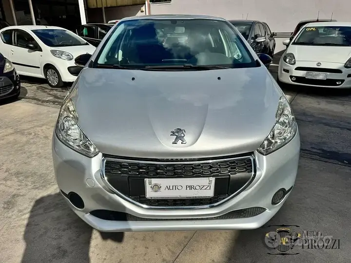 Peugeot 208 2015 photo 2