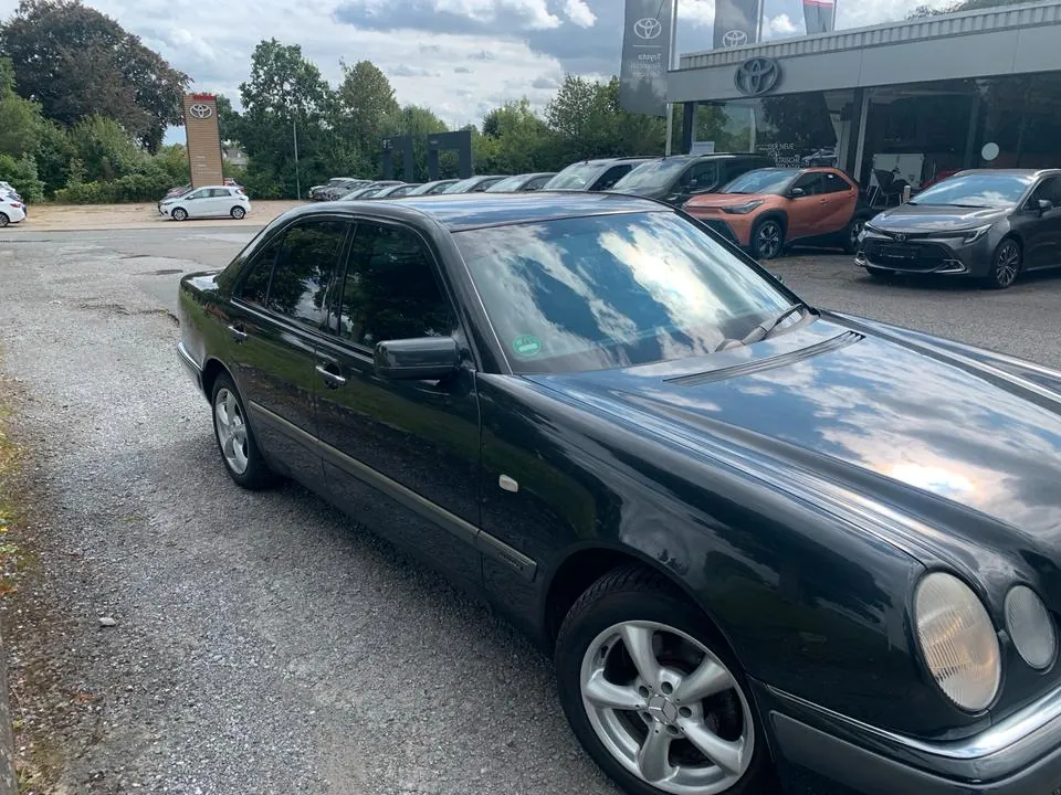 Mercedes-Benz E200