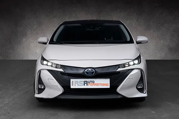 Toyota Prius 2017 photo 2