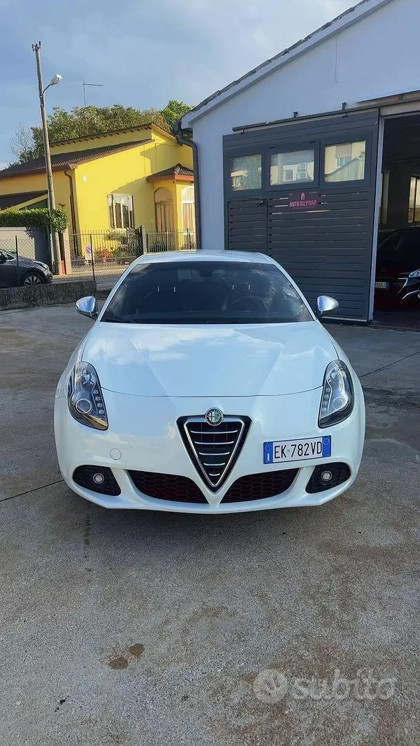 Alfa Romeo Giulietta 2011 photo 2