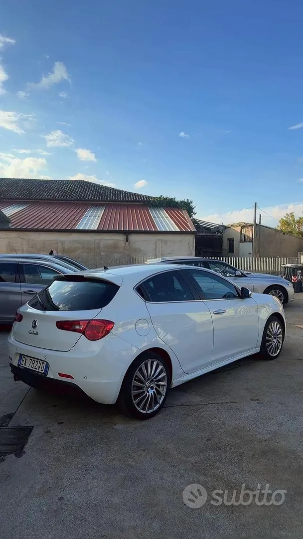 Alfa Romeo Giulietta 2011 photo 3