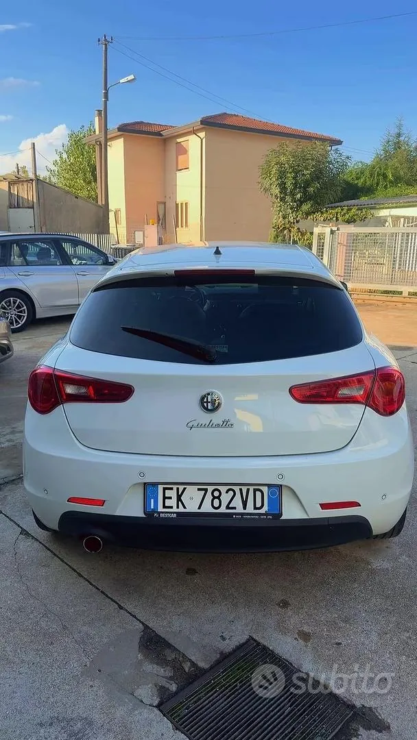 Alfa Romeo Giulietta 2011 photo 4