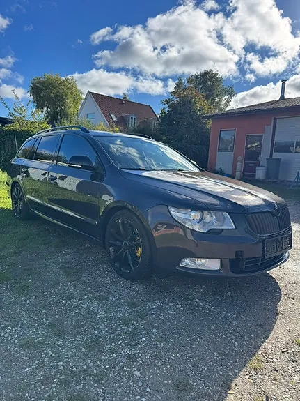 Skoda Superb 2010 photo 3