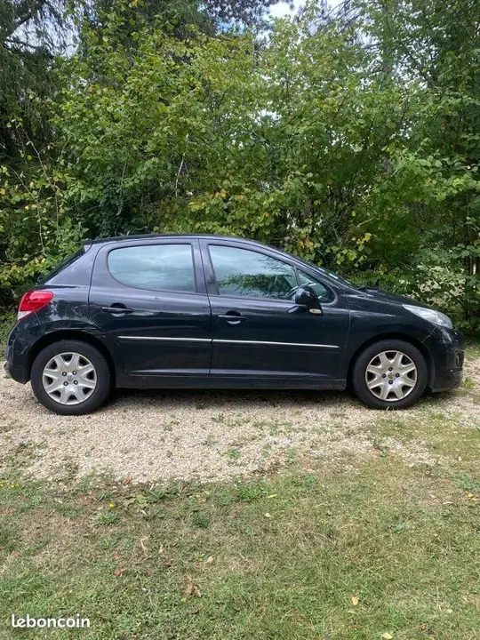 Peugeot 207 2011 photo 2
