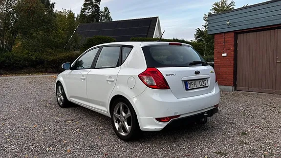 Kia Ceed 2010 photo 2