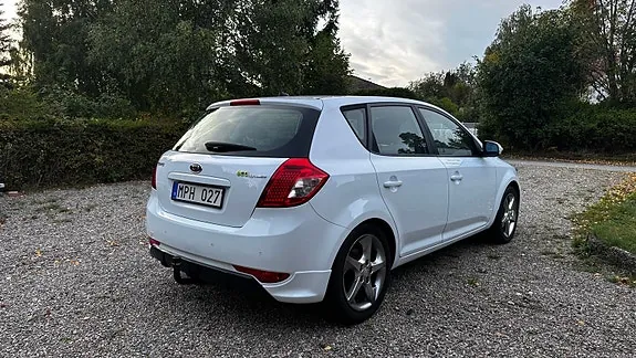 Kia Ceed 2010 photo 3