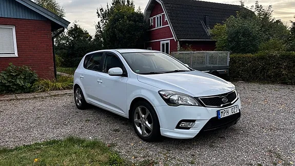 Kia Ceed 2010 photo 4