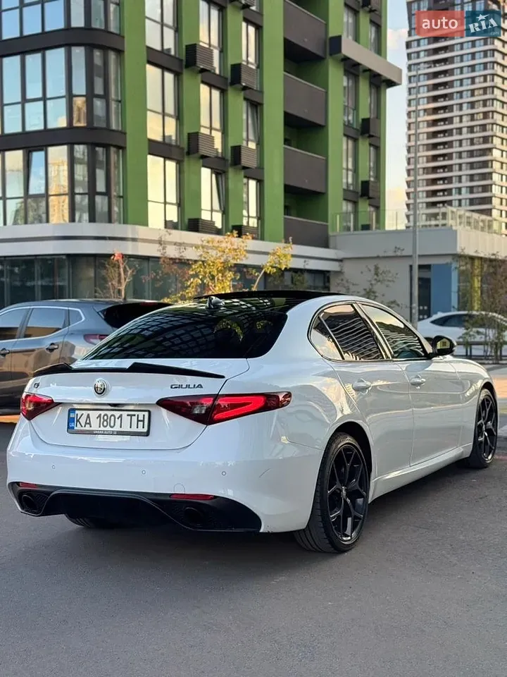 Alfa Romeo Giulia 2020 photo 4