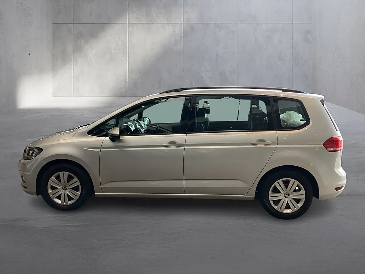 Volkswagen Touran 2023 photo 2