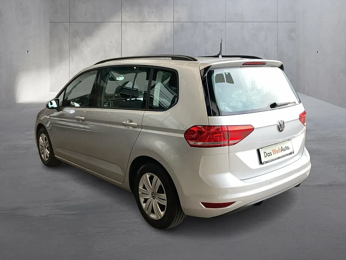 Volkswagen Touran 2023 photo 3