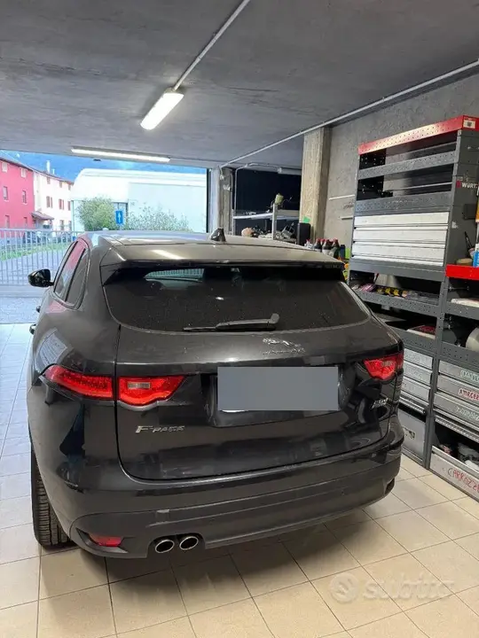 Jaguar F-Pace 2018 photo 4