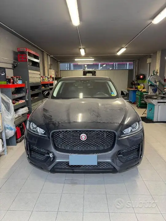 Jaguar F-Pace 2018 photo 5