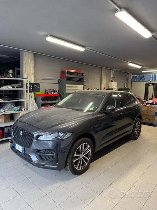 Jaguar F-Pace 2018 photo 2