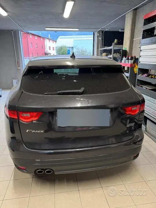 Jaguar F-Pace 2018 photo 3