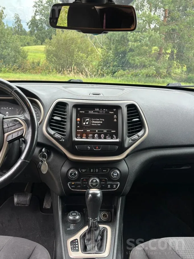Jeep Cherokee 2015 photo 3