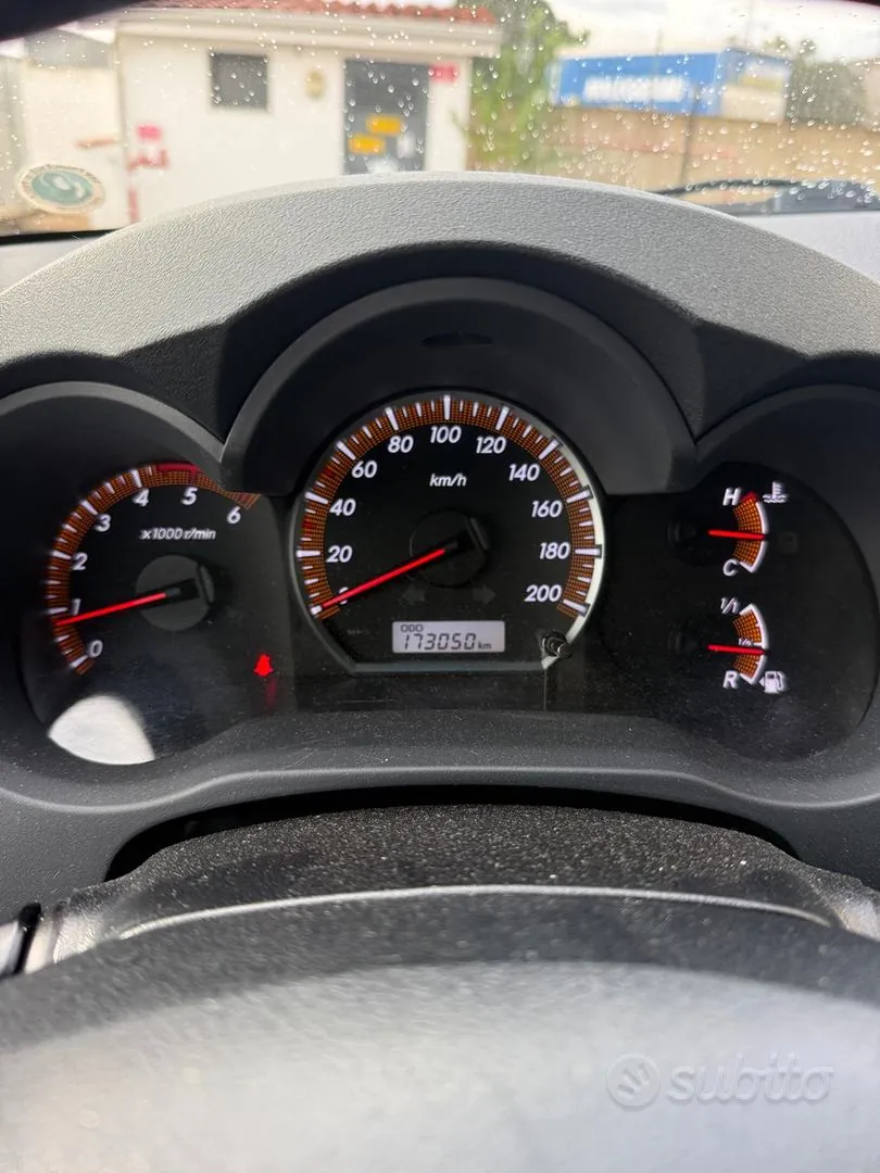 Toyota Hilux 2014 photo 2