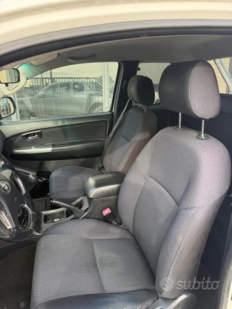 Toyota Hilux 2014 photo 5