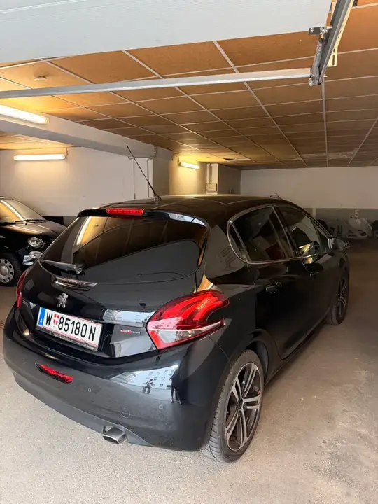Peugeot 208 2015 photo 3