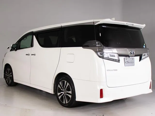 Toyota Vellfire 2018 photo 5
