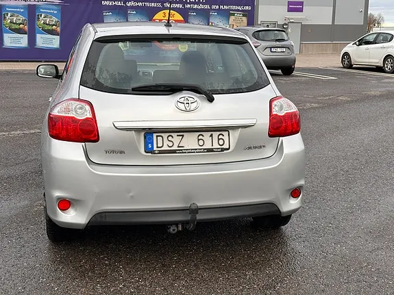 Toyota Auris 2010 photo 3