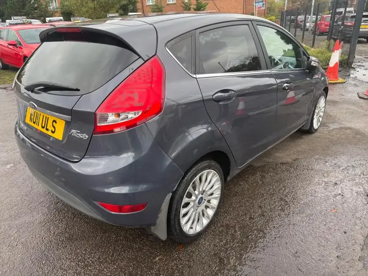 Ford Fiesta 2011 photo 4