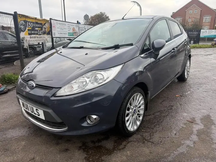 Ford Fiesta 2011 photo 2