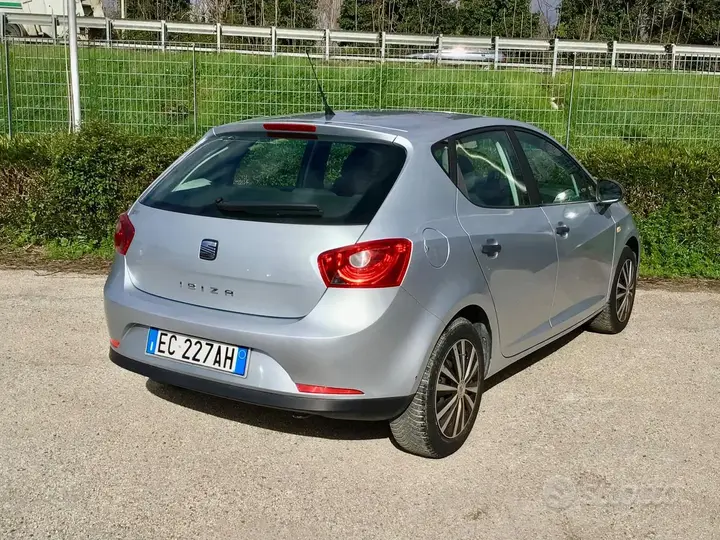 Seat Ibiza 2010 photo 3