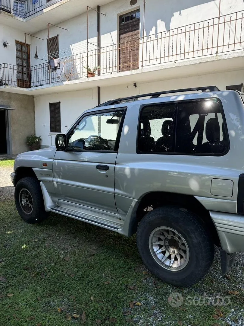 Mitsubishi Pajero 2000 photo 3
