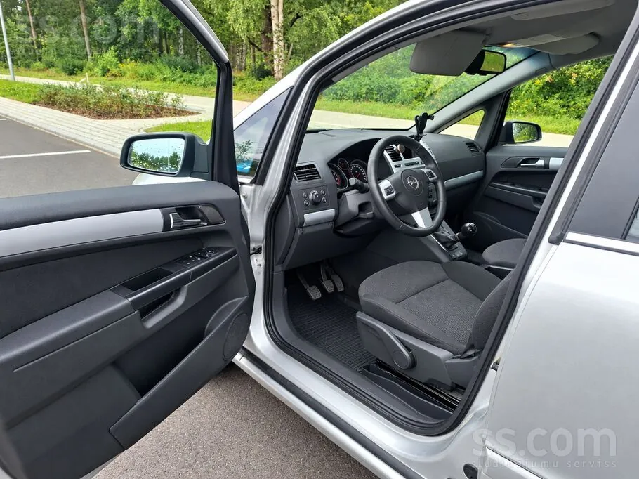 Opel Zafira 2009 photo 2