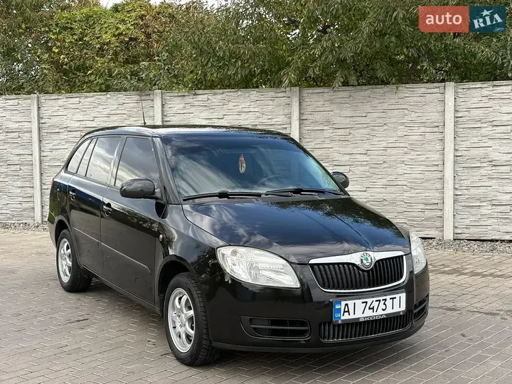 Skoda Fabia 2008 photo 4